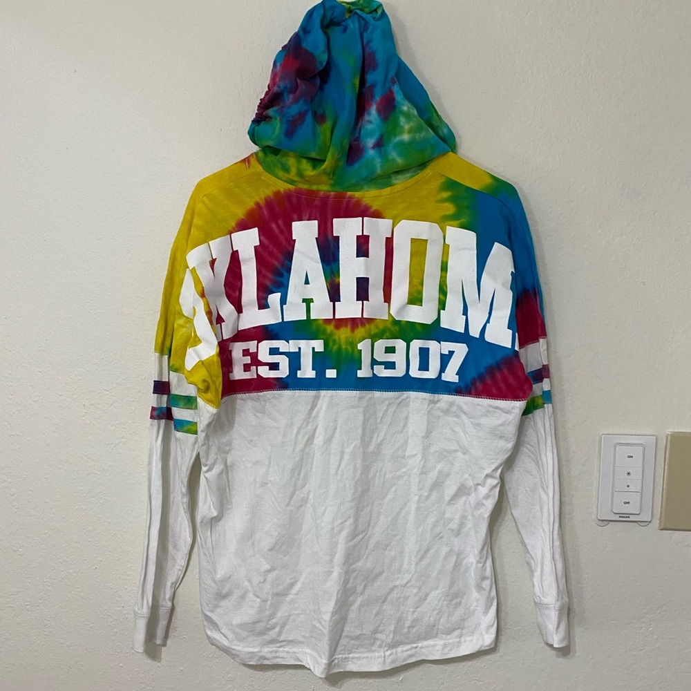 4 items for $10❄️ Tie dye Light Weight Oklahoma Top